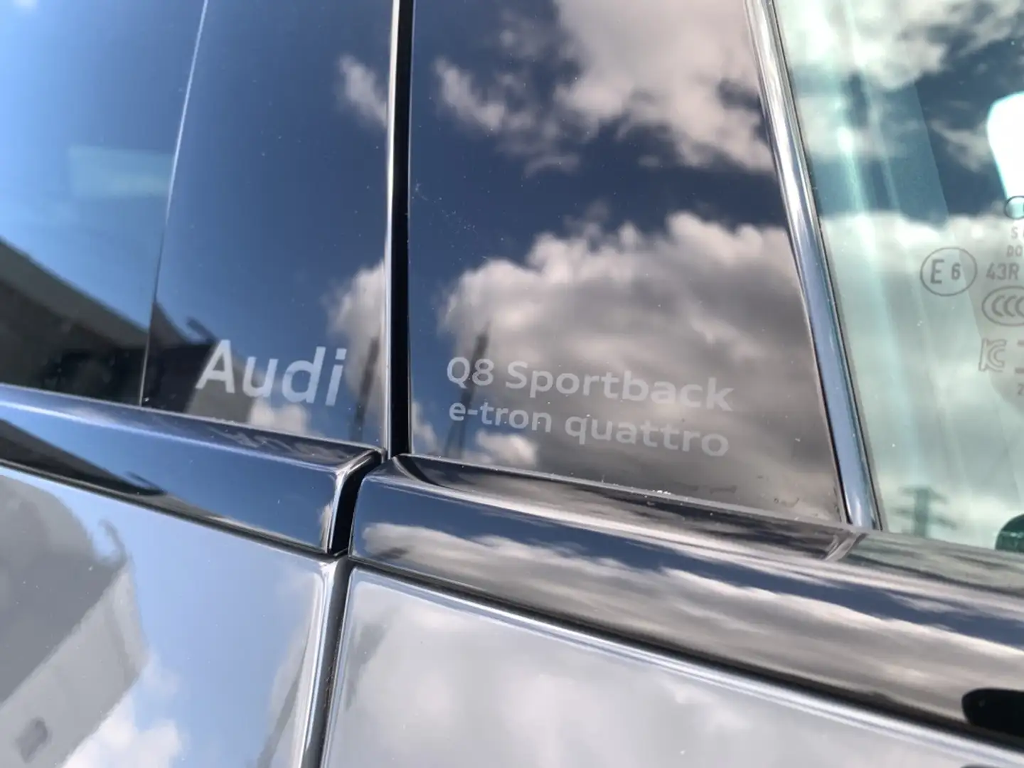 Audi Q8 e-tron Sportback 55 quattro S line Gris - 2