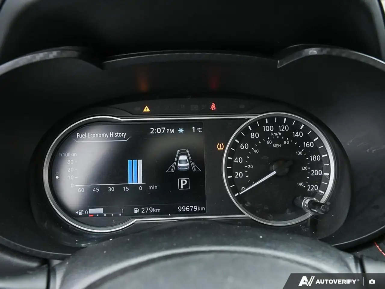 Nissan Versa снимка Nissan Versa