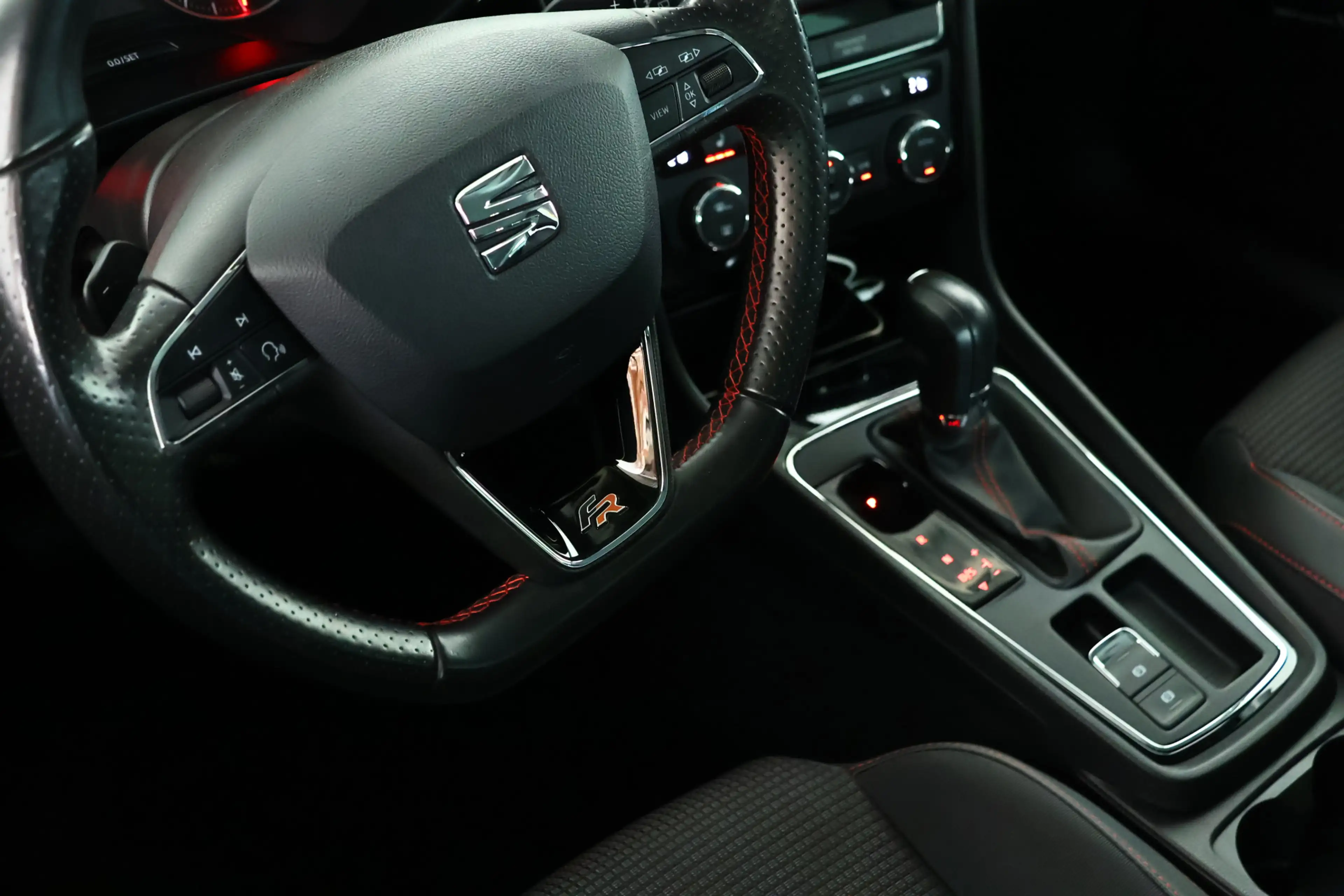SEAT Leon ST 1.4 EcoTSI FR Navi / Automaat / ACC / CarPlay / — photo 30