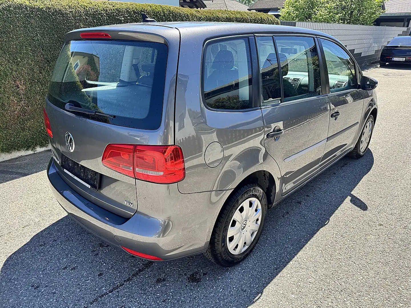 Volkswagen Touran Trendline 1,6 BMT TDI DPF Grau - 2