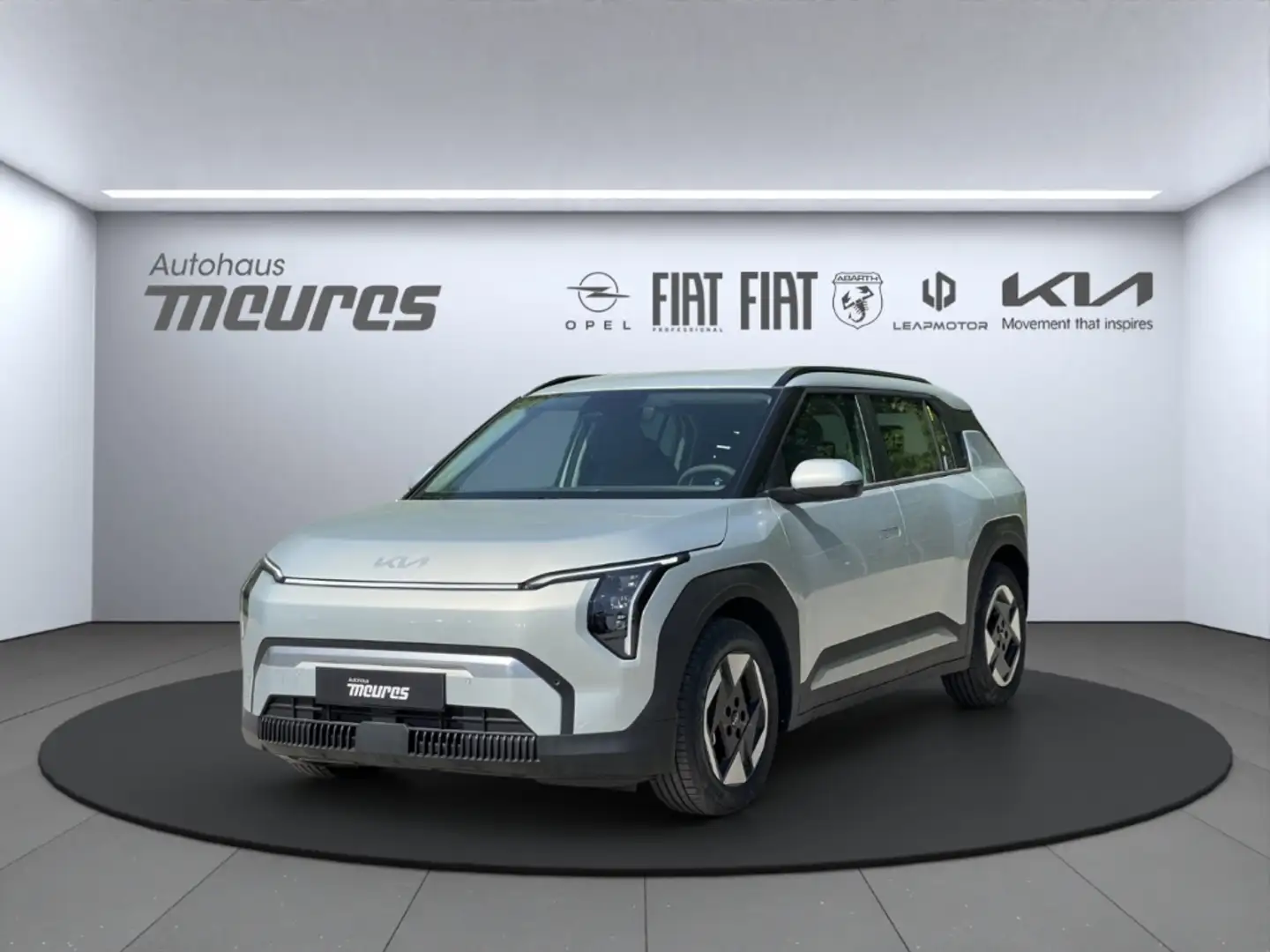 Kia EV3 58.3 kWh Air Wärempumpe Navi Klimaautom Rückfahrka Stříbrná - 1
