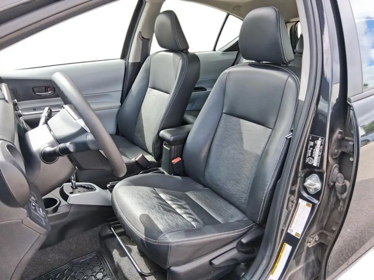 Toyota Prius c снимка Toyota Prius c