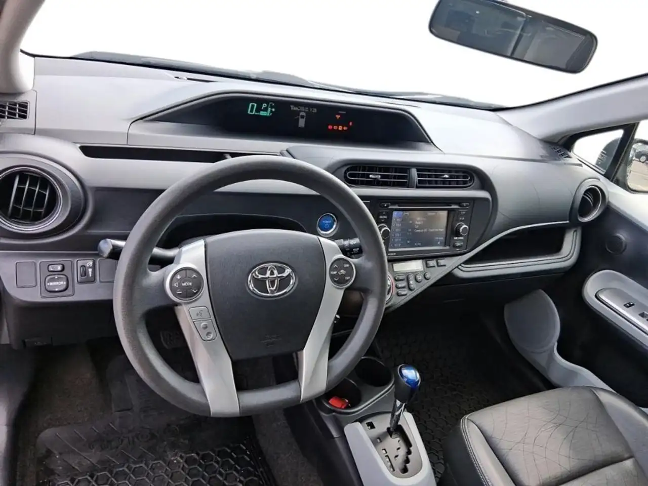 Toyota Prius c снимка Toyota Prius c