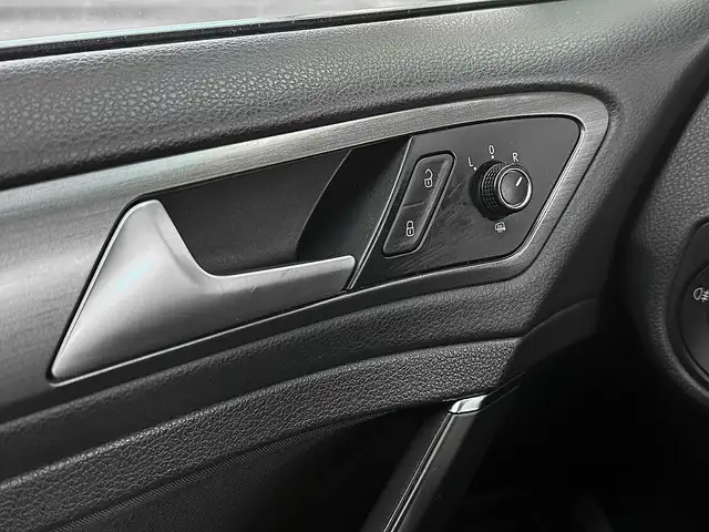 Volkswagen Golf view 11