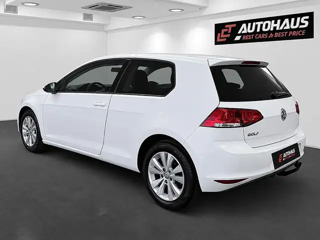 Volkswagen Golf view 3