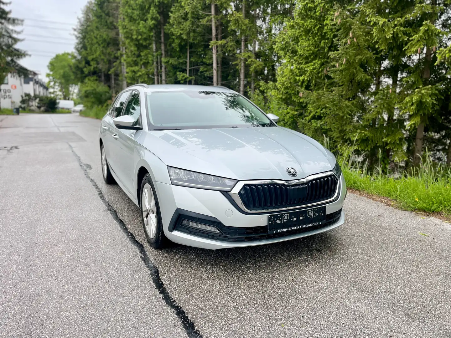 Skoda Octavia Combi 2,0 TDI  150ps Business DSG Silber - 1
