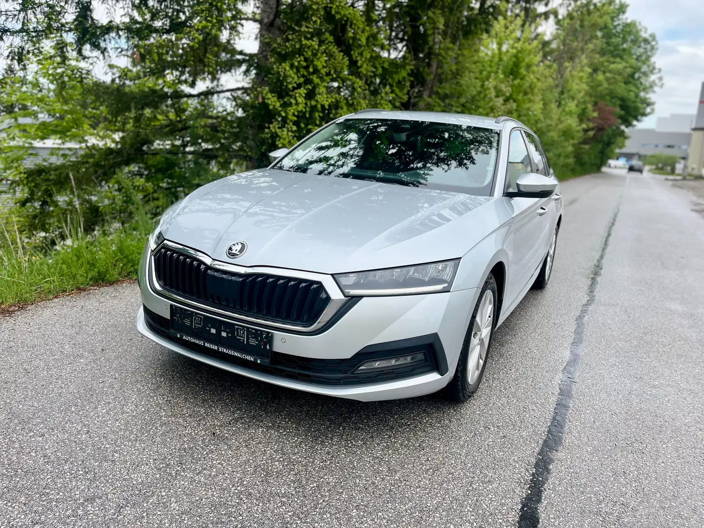 Skoda Octavia Combi 2,0 TDI  150ps Business DSG Silber - 2