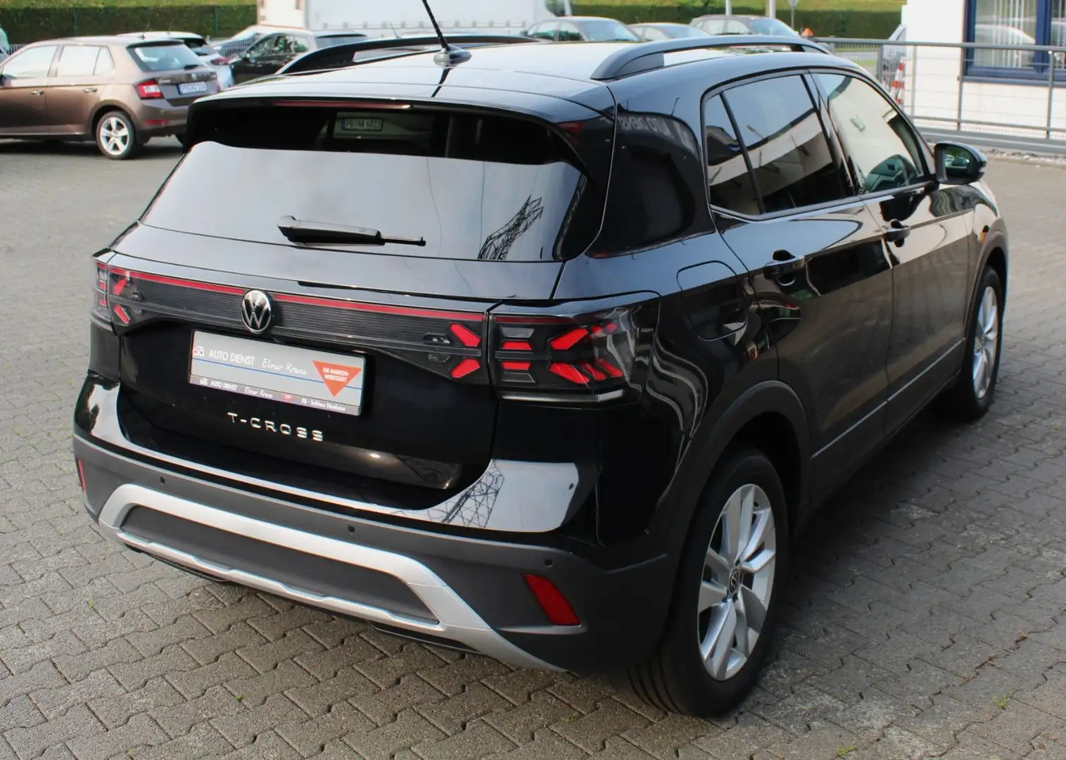 Volkswagen T-Cross 1.0 TSI 85 kW/115PS Life, DSG Zwart - 2