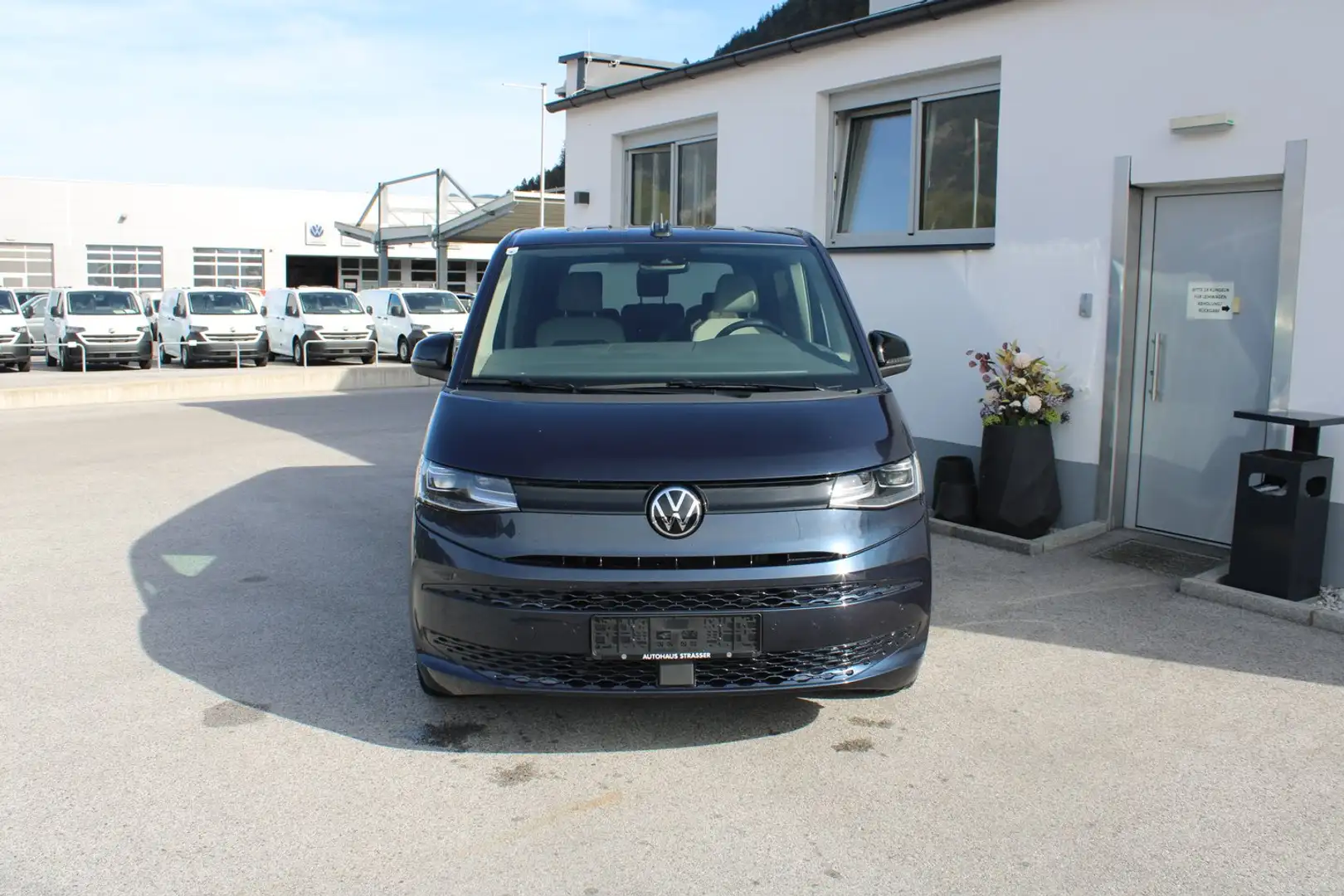 Volkswagen T7 Multivan VW T7 Multivan Business ÜH eHybrid 180 kW 4M Bleu - 2