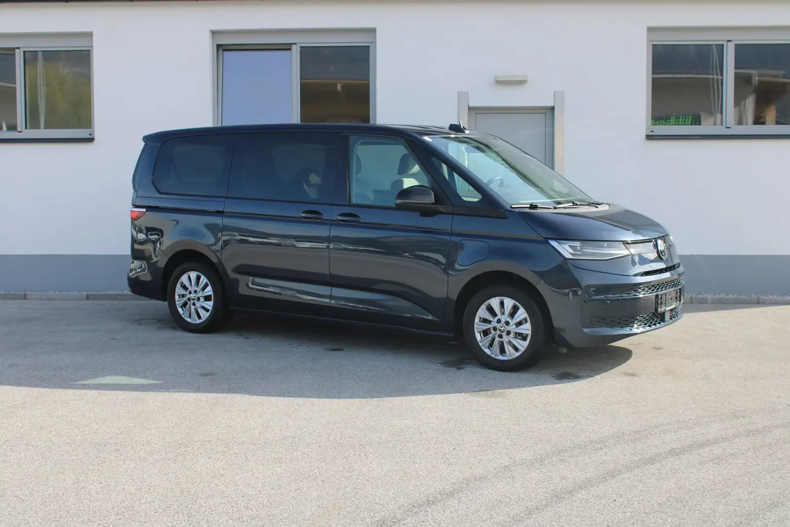 Volkswagen T7 Multivan VW T7 Multivan Business ÜH eHybrid 180 kW 4M Bleu - 1