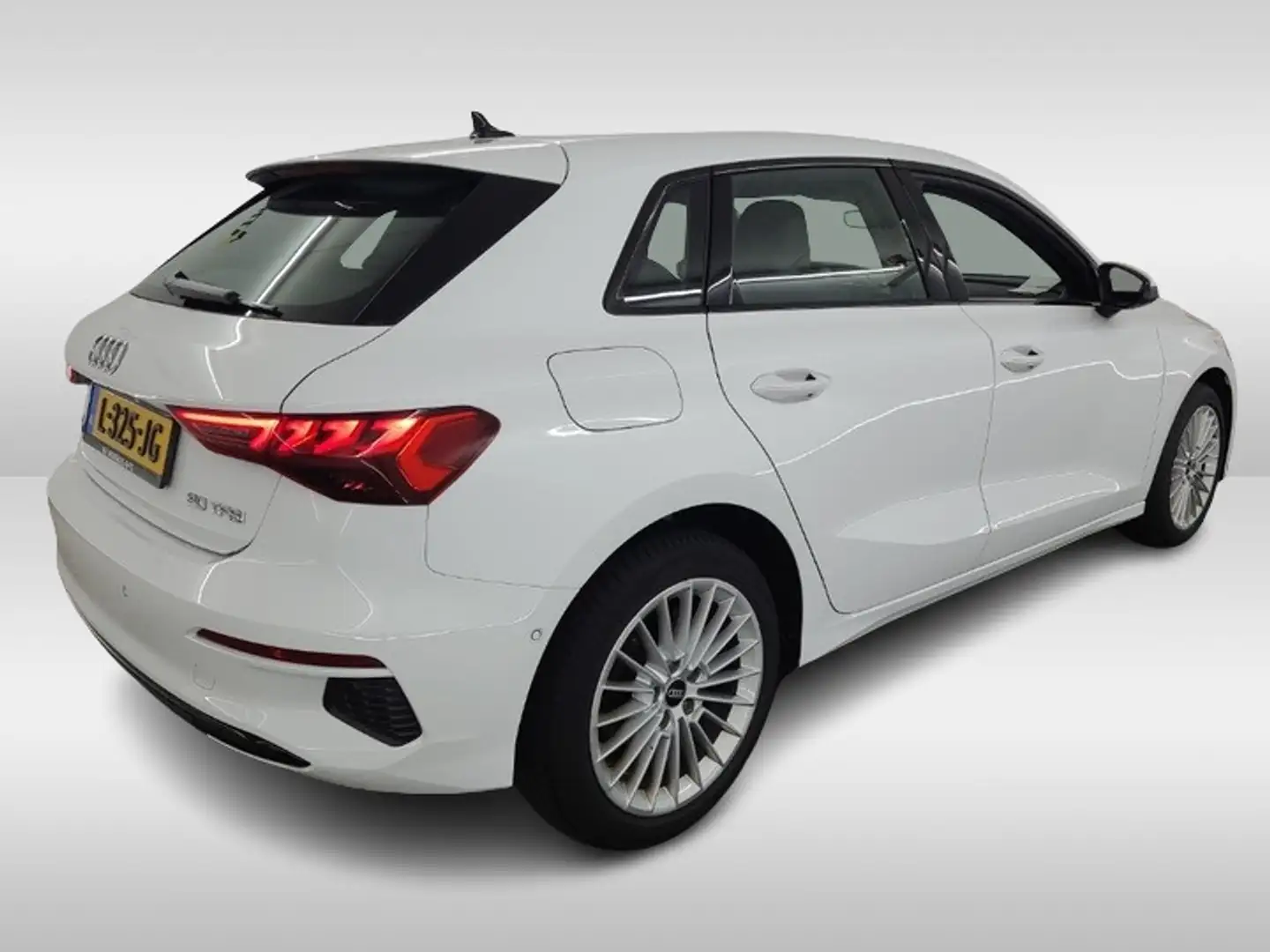 Audi A3 Sportback 30 TFSI Business edition (111 PK) 1e-Eig Wit - 2