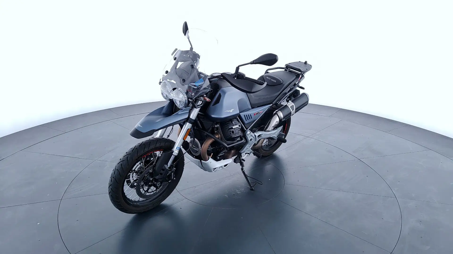 Moto Guzzi V 85 TT . - 1