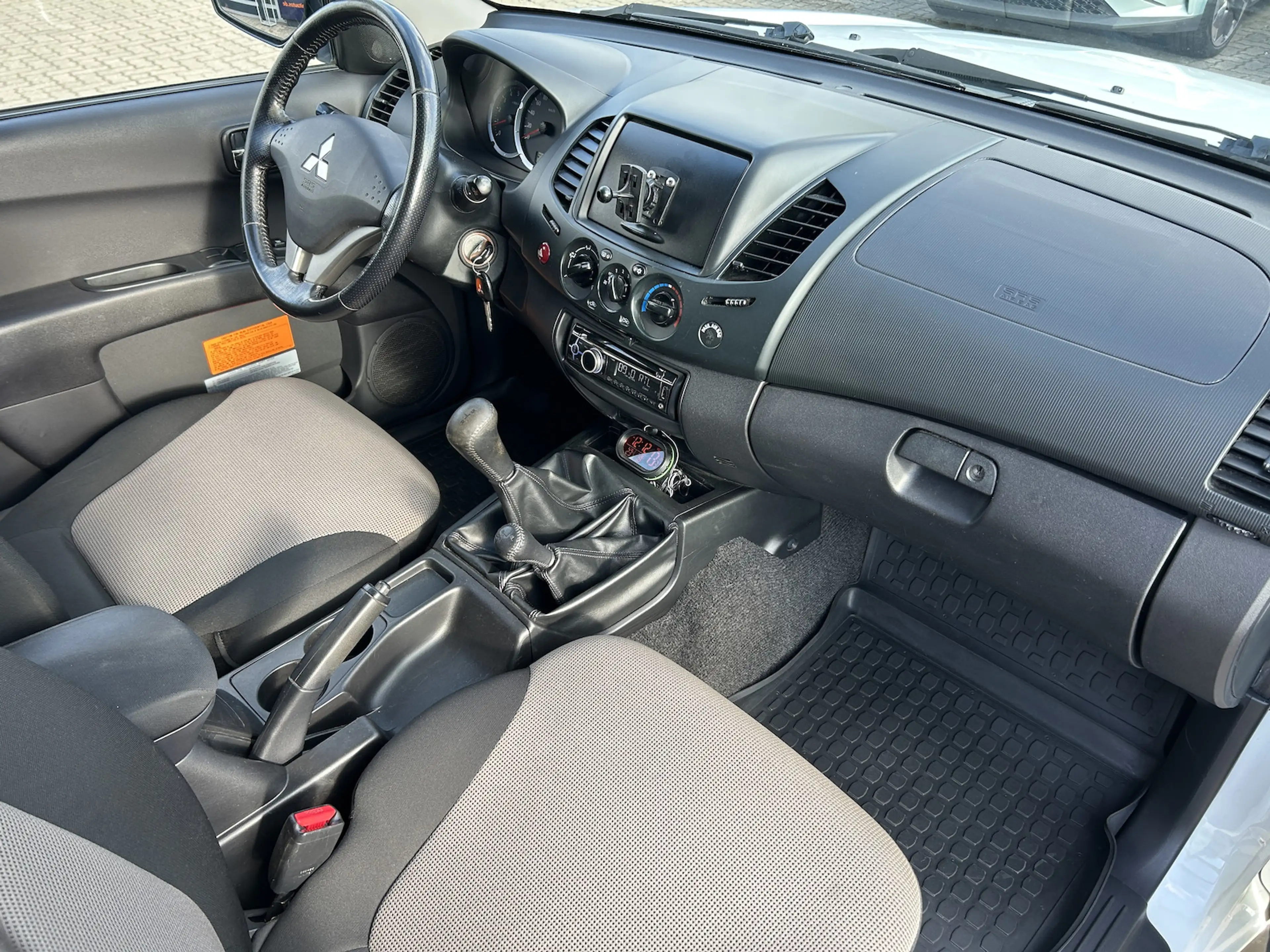 Mitsubishi L200 Doppelkabine 2.5 4WD*AHK* — photo 12