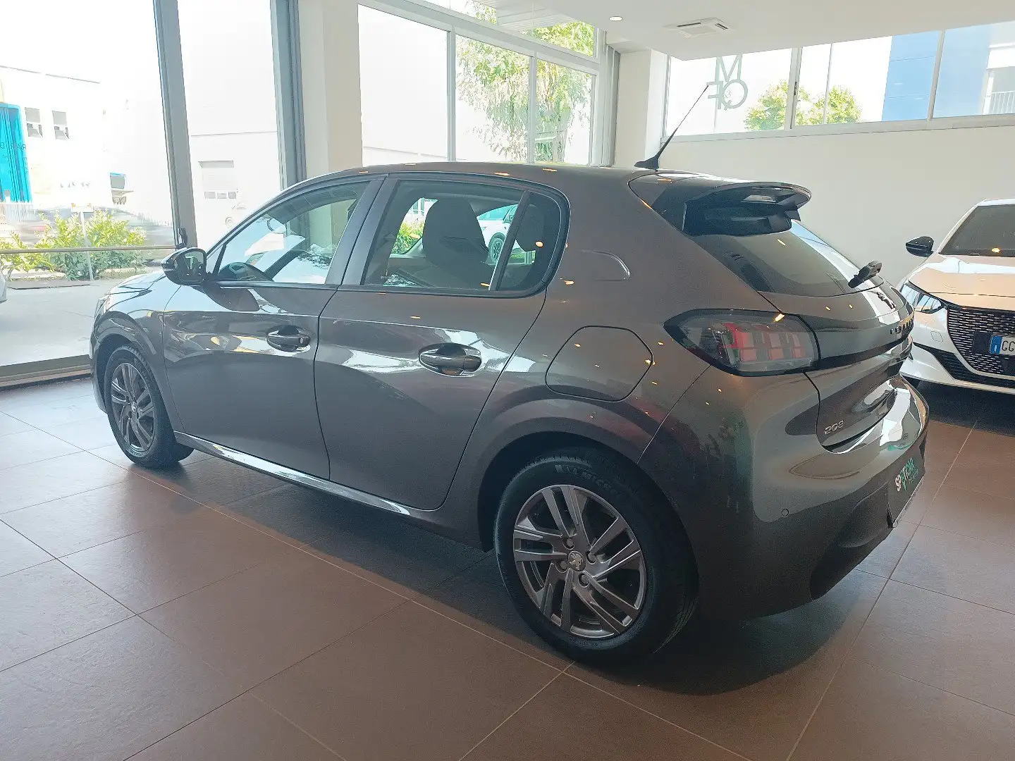 Peugeot 208 1.2 puretech Active Pack s&s 75cv Gris - 2