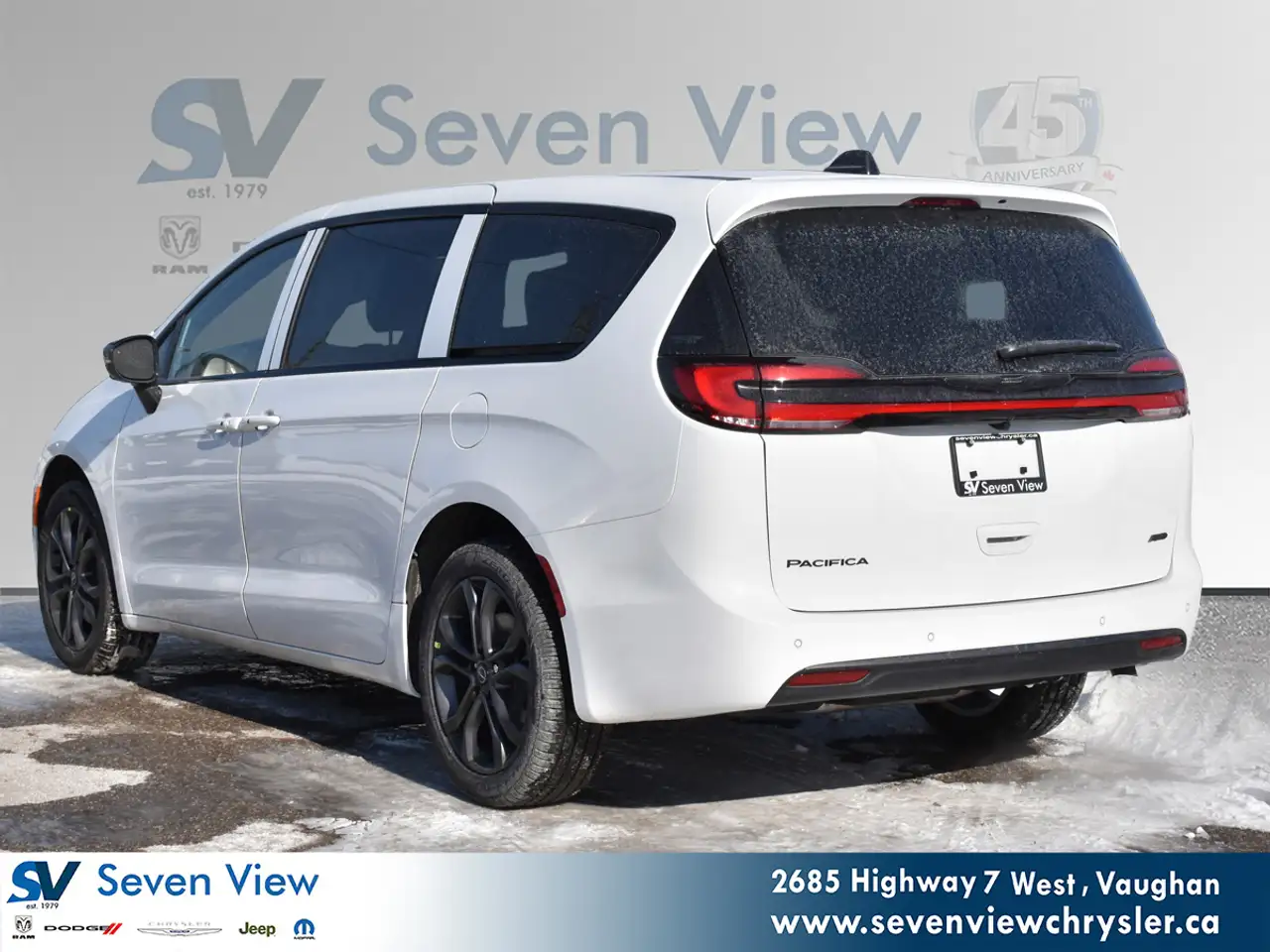 Chrysler Pacifica photo Chrysler Pacifica