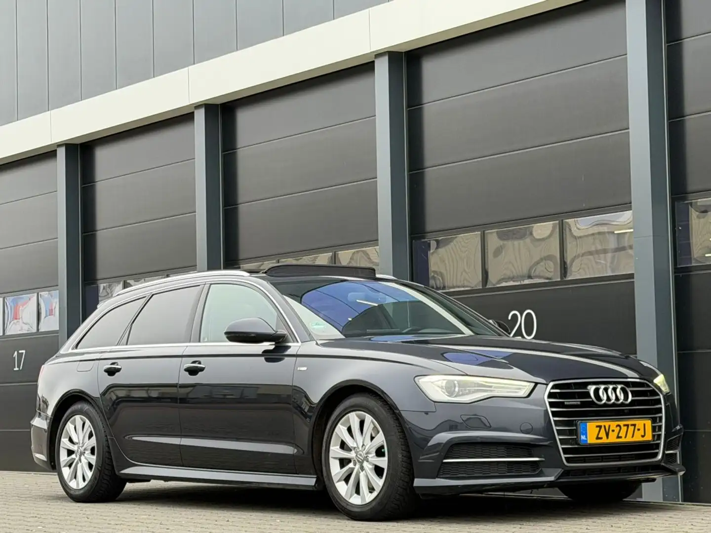 Audi A6 avant 3.0 TDI Quattro S-Line Panorama Euro-6 Blau - 2