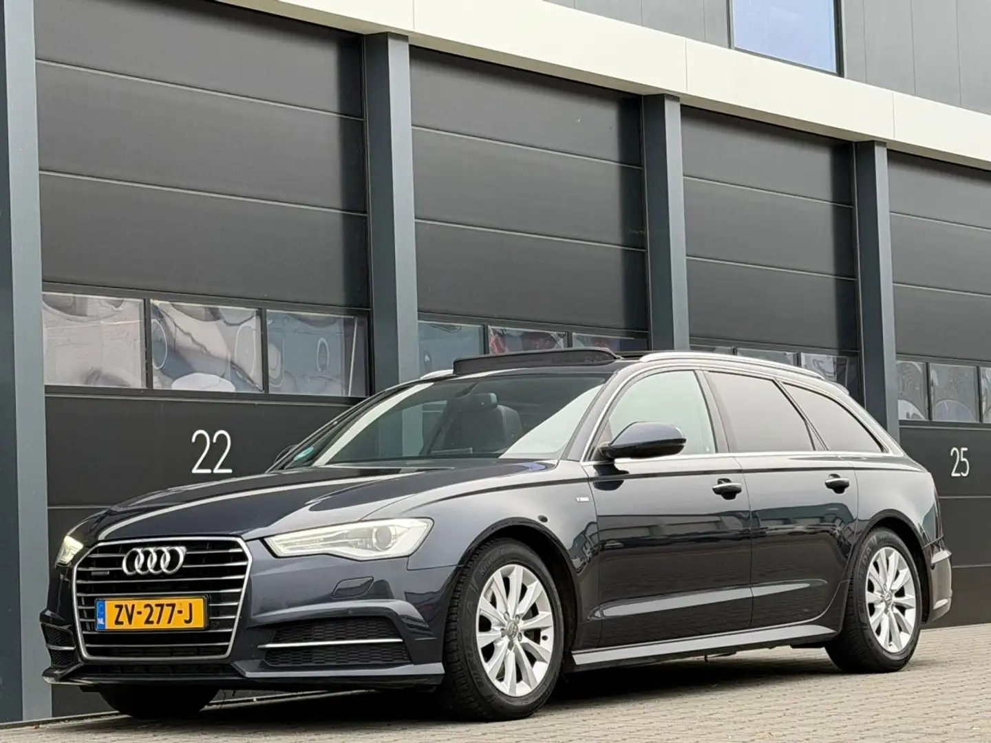 Audi A6 avant 3.0 TDI Quattro S-Line Panorama Euro-6 Blau - 1