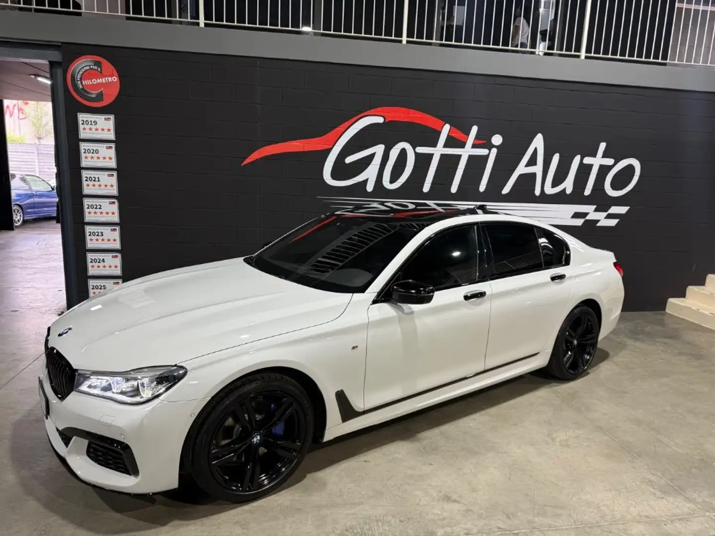 BMW 740 CARBON CORE TETTO TABLET PERFORMANCE Blanc - 2