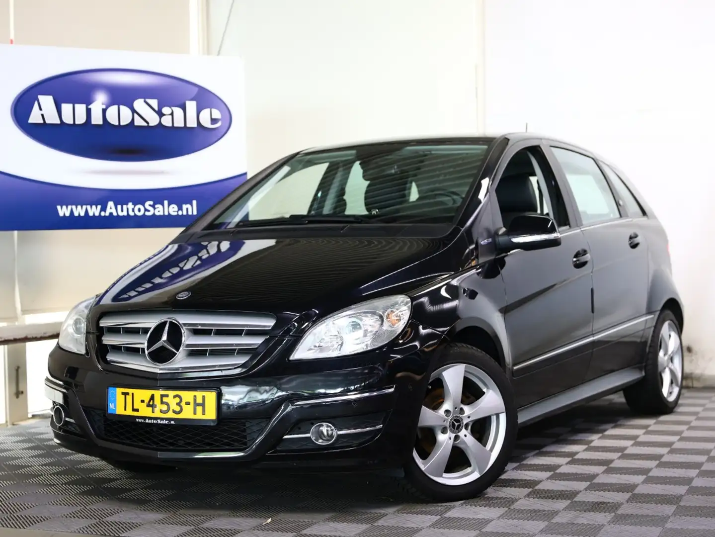 Mercedes-Benz B 180 NAV BT LEDER CAMERA STOELVW AIRCO CRUISE '11 Black - 1