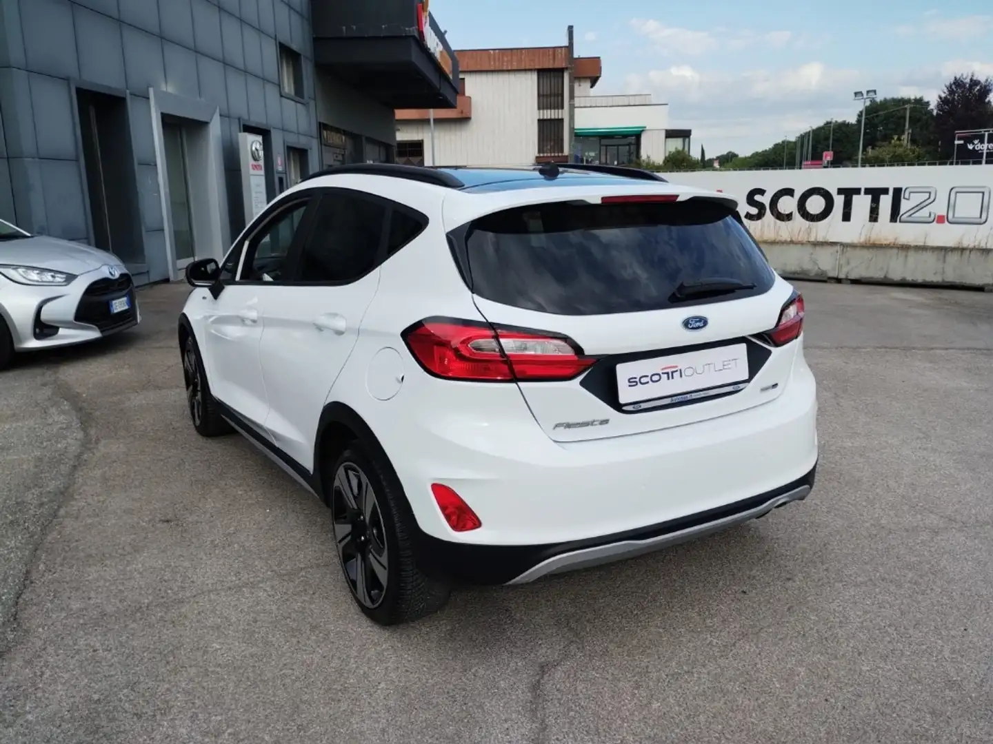 Ford Fiesta Active 5 porte 1.0 EcoBoost Hybrid X Bianco - 2