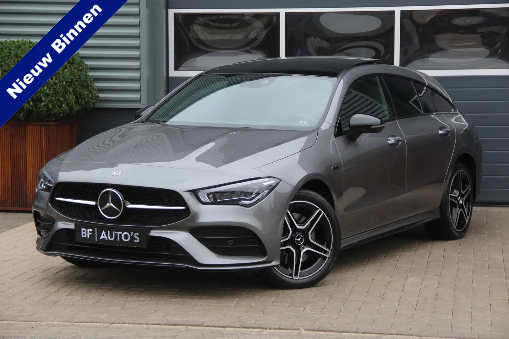 Mercedes-Benz CLA 250 Shooting Brake 250e AMG Line Edition | Panoramadak Gris - 1