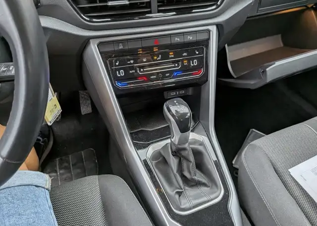 Volkswagen T-Roc view 10