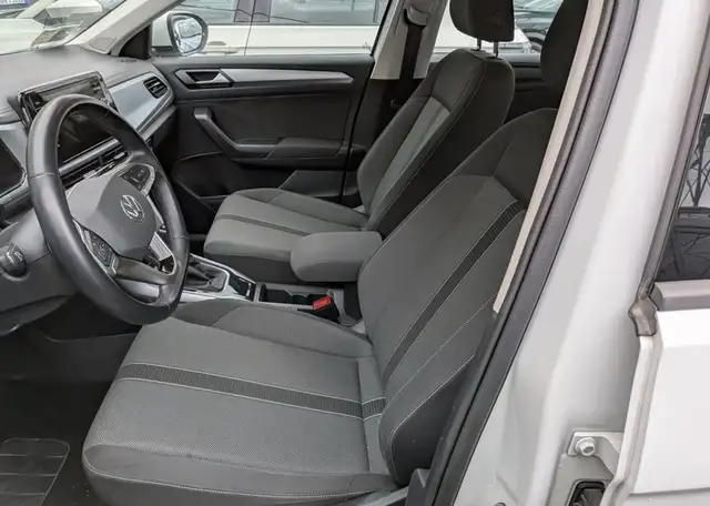 Volkswagen T-Roc view 5