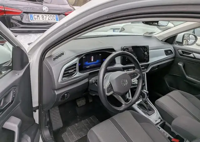 Volkswagen T-Roc view 6