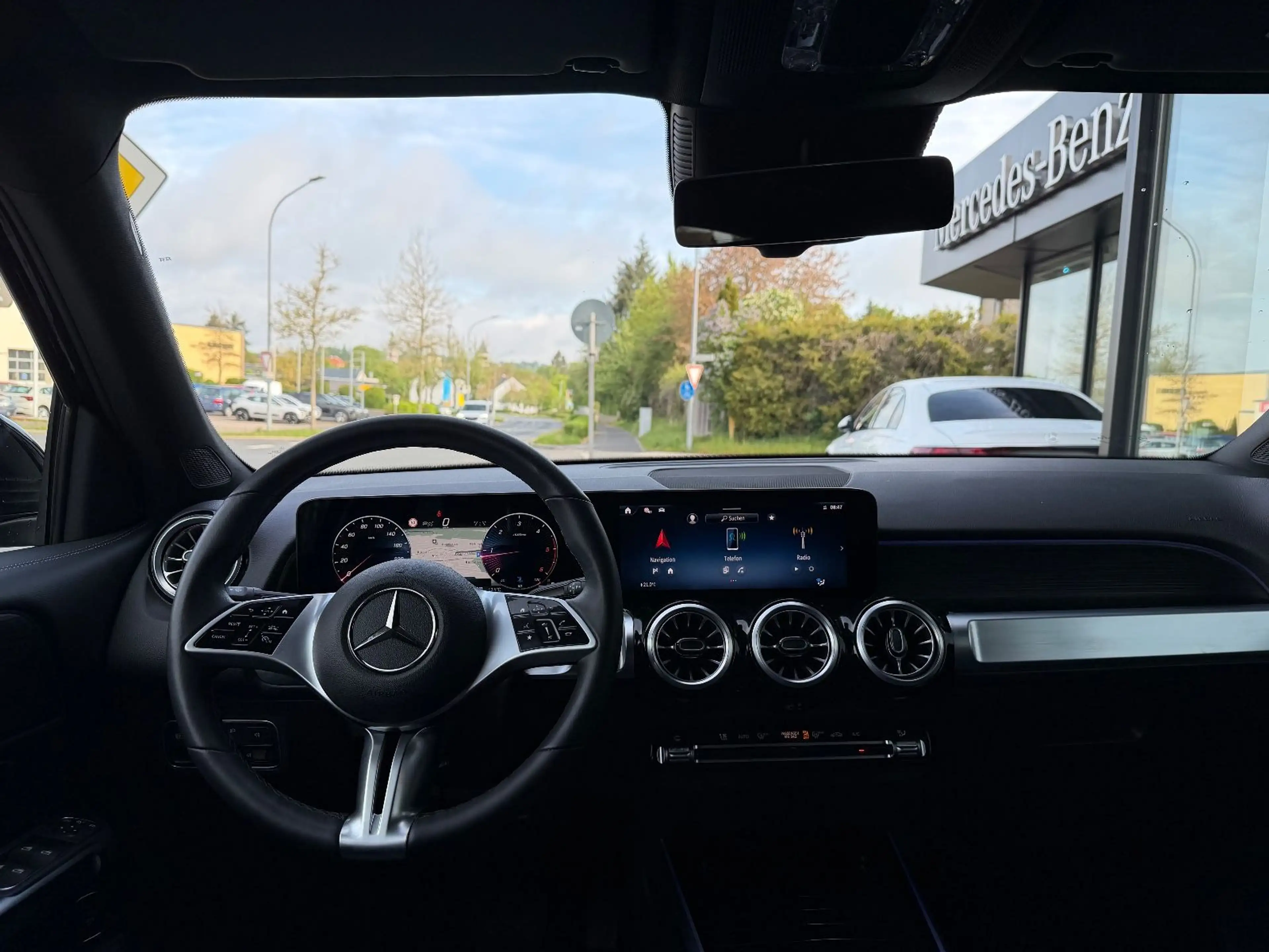 Mercedes-Benz GLB 200 d Progr. Distro., Multibeam, AHK, Night — photo 10