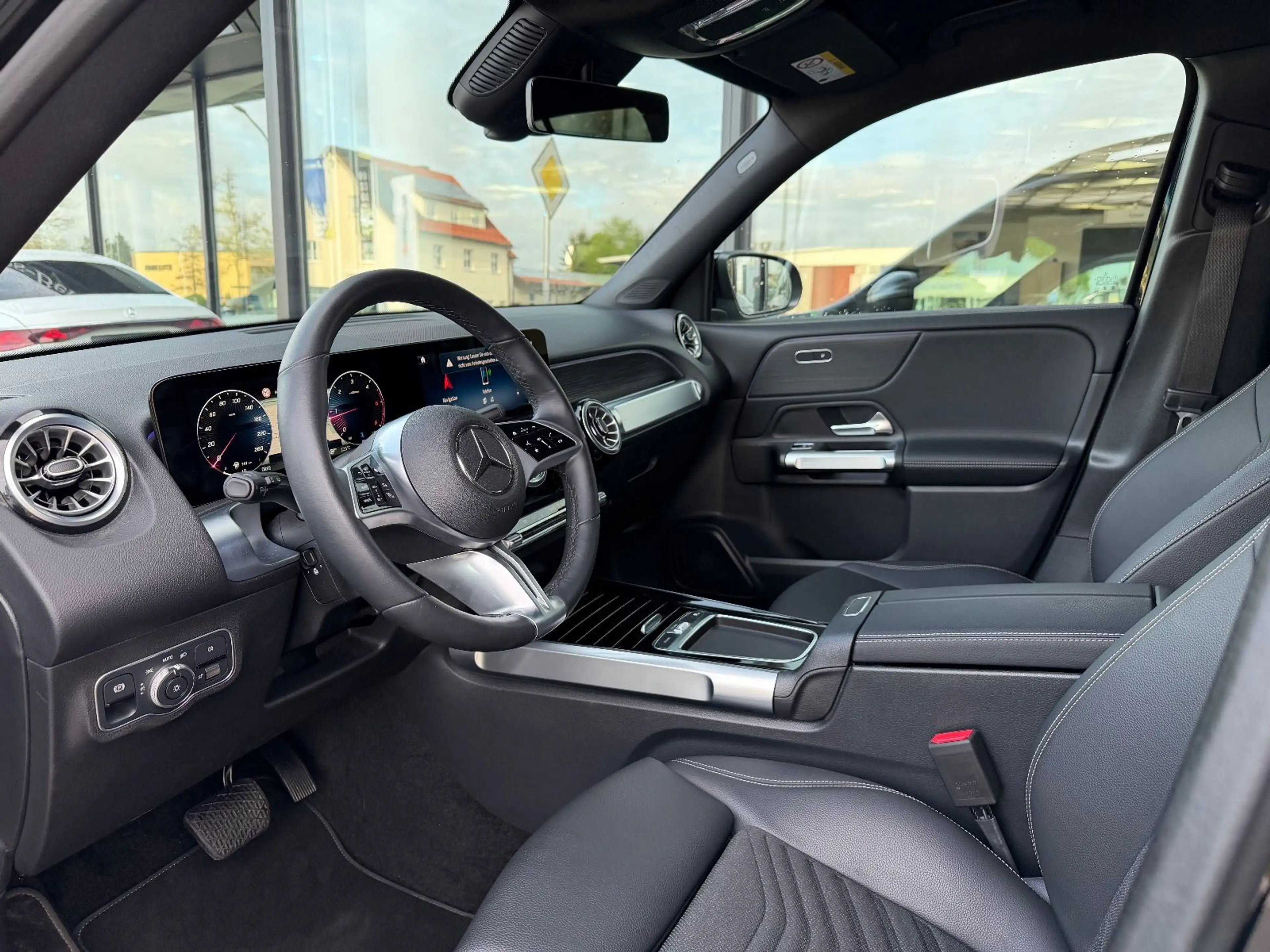 Mercedes-Benz GLB 200 d Progr. Distro., Multibeam, AHK, Night — photo 9