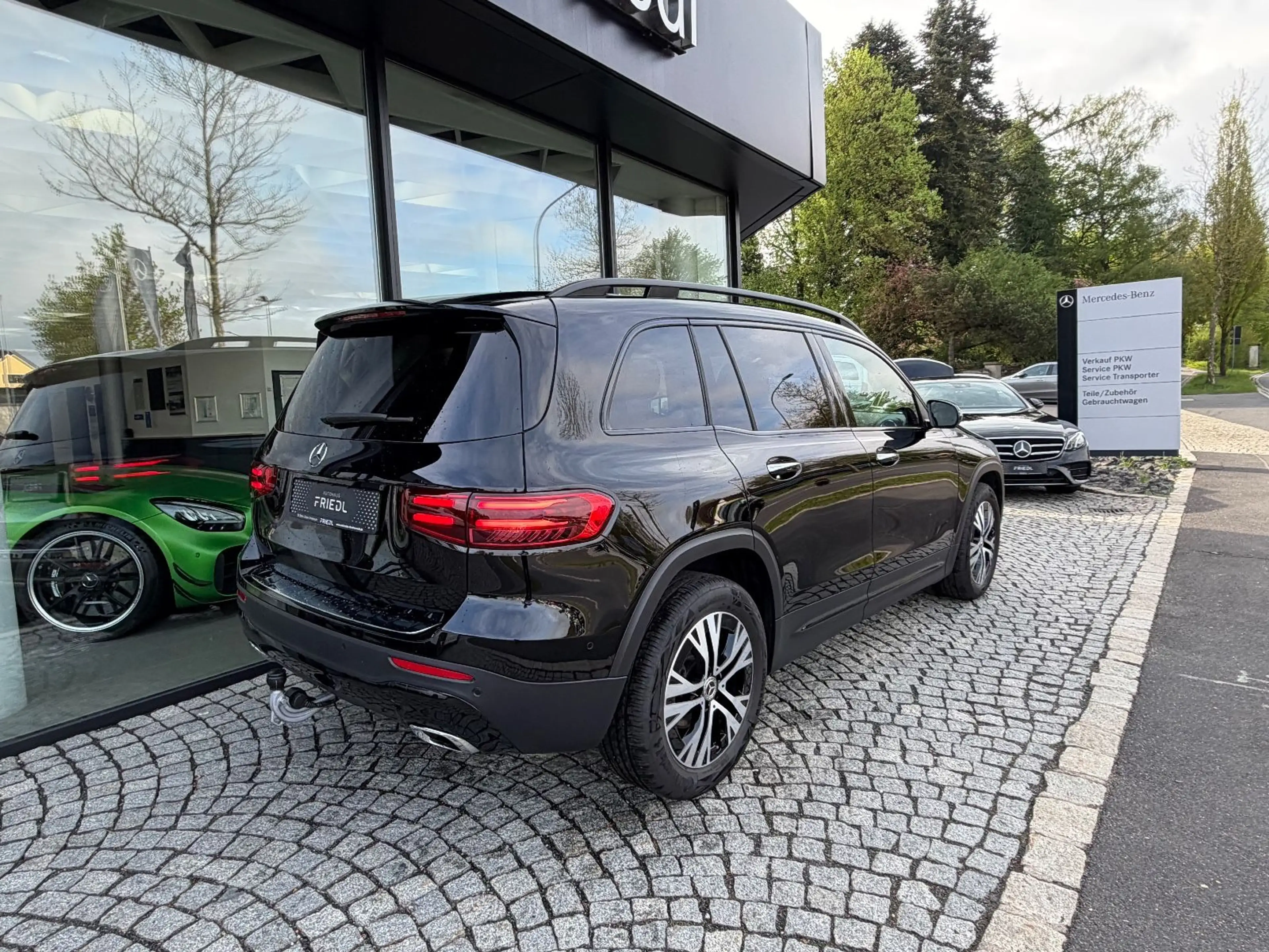 Mercedes-Benz GLB 200 d Progr. Distro., Multibeam, AHK, Night — photo 6
