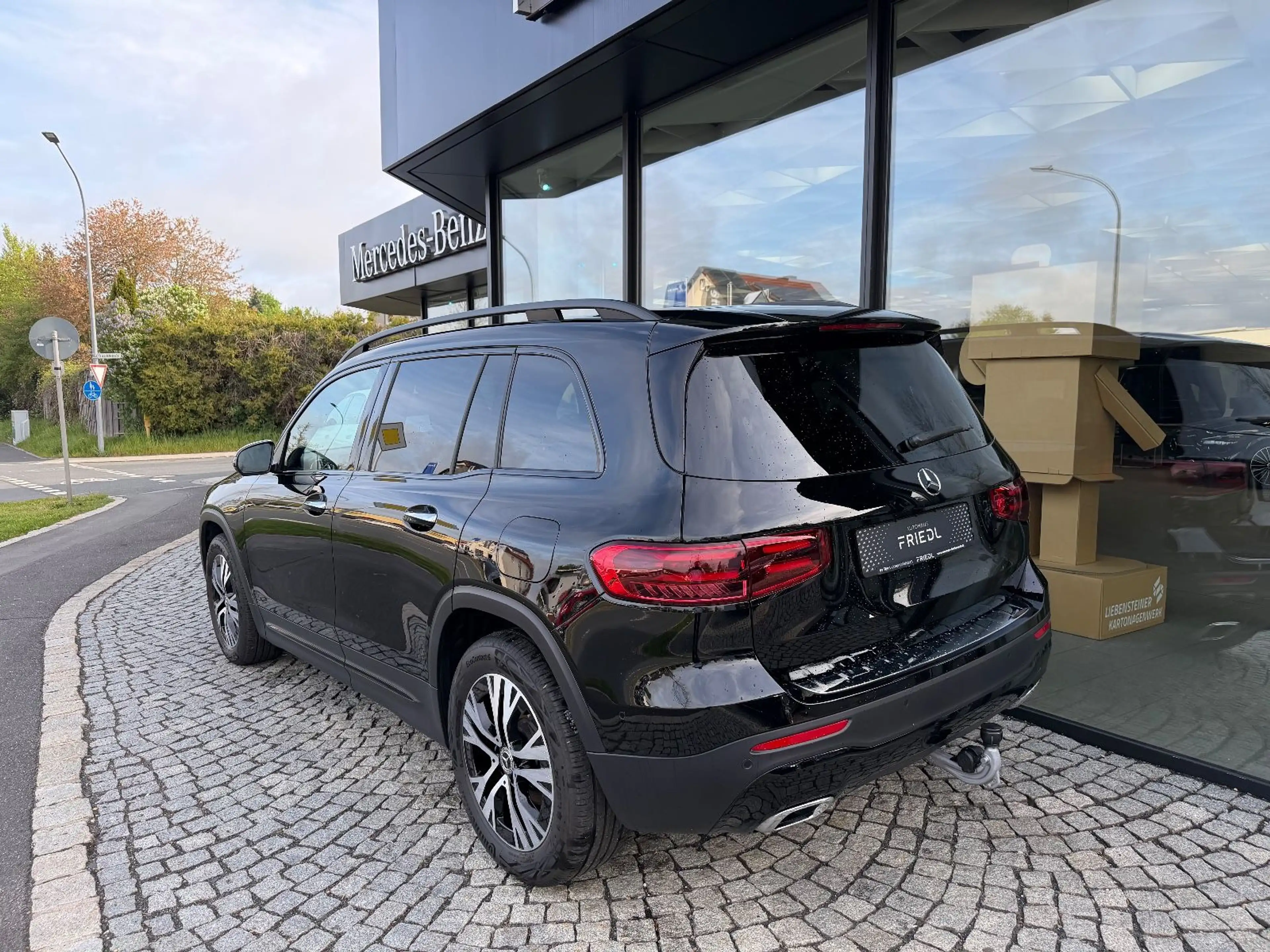 Mercedes-Benz GLB 200 d Progr. Distro., Multibeam, AHK, Night — photo 5