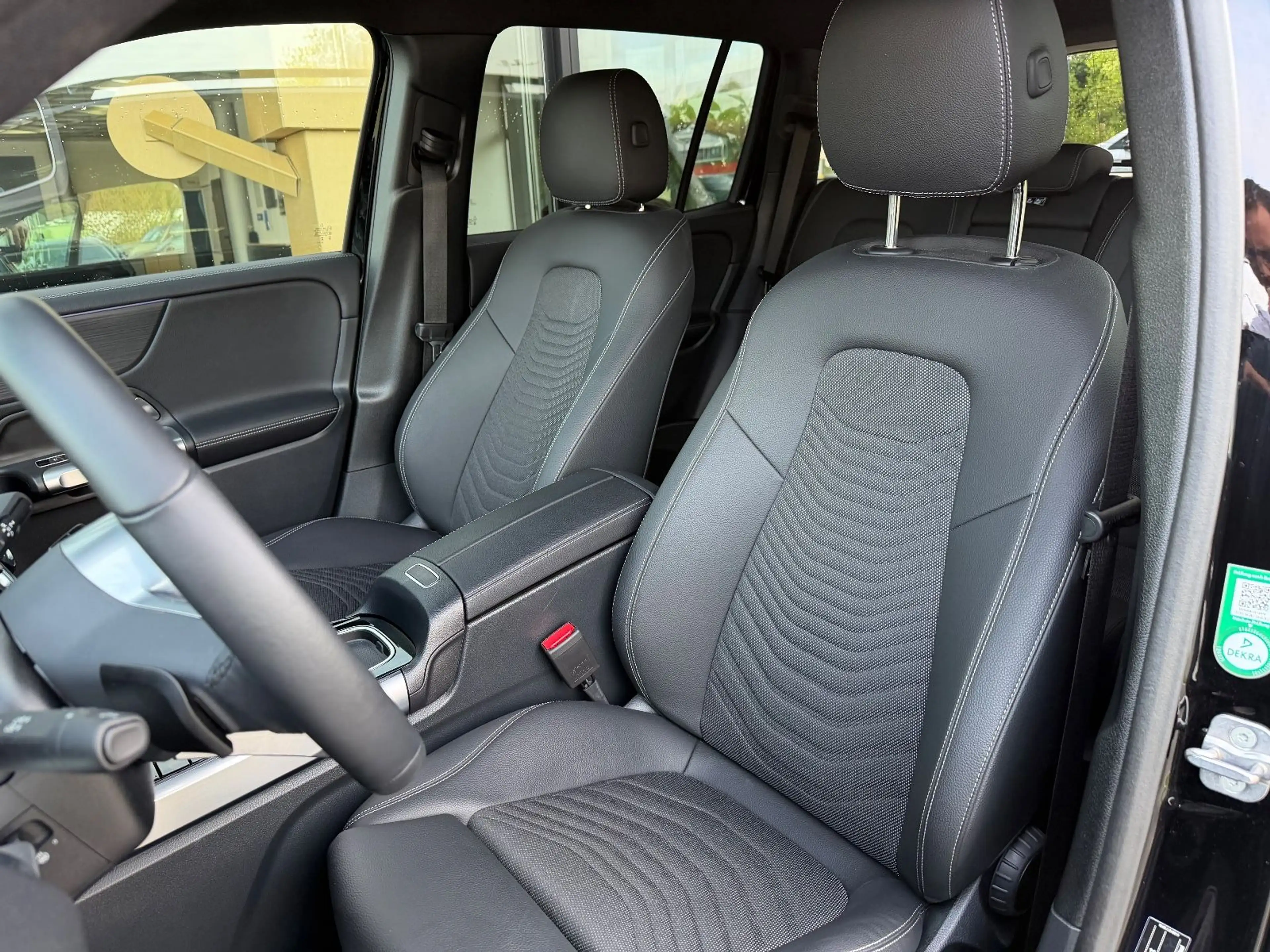 Mercedes-Benz GLB 200 d Progr. Distro., Multibeam, AHK, Night — photo 12