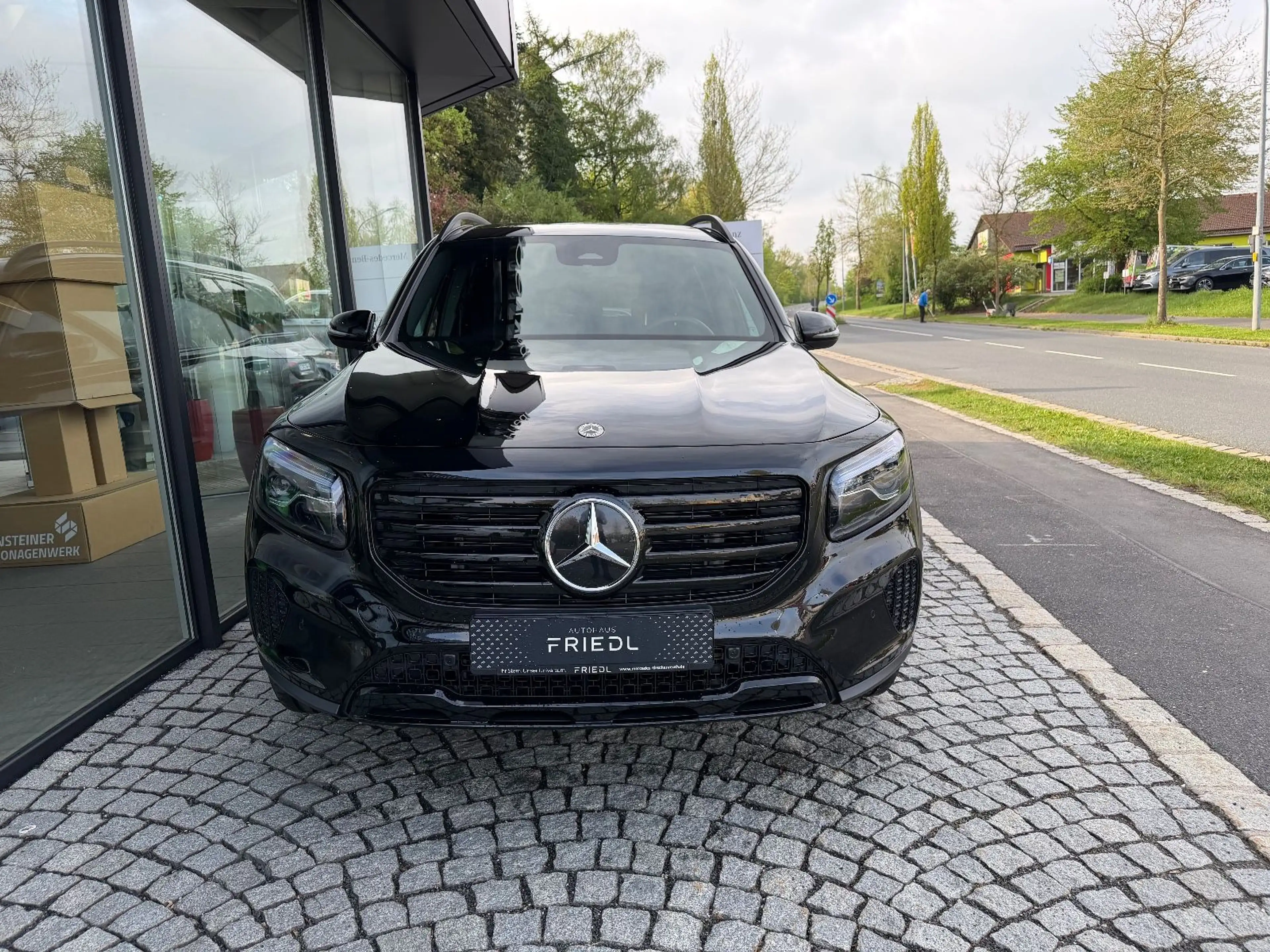 Mercedes-Benz GLB 200 d Progr. Distro., Multibeam, AHK, Night — photo 7