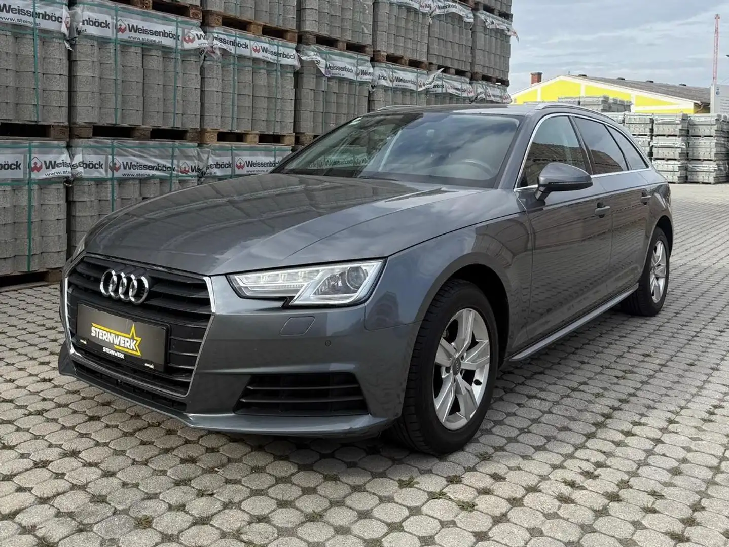 Audi A4 2,0 TDI Grau - 1