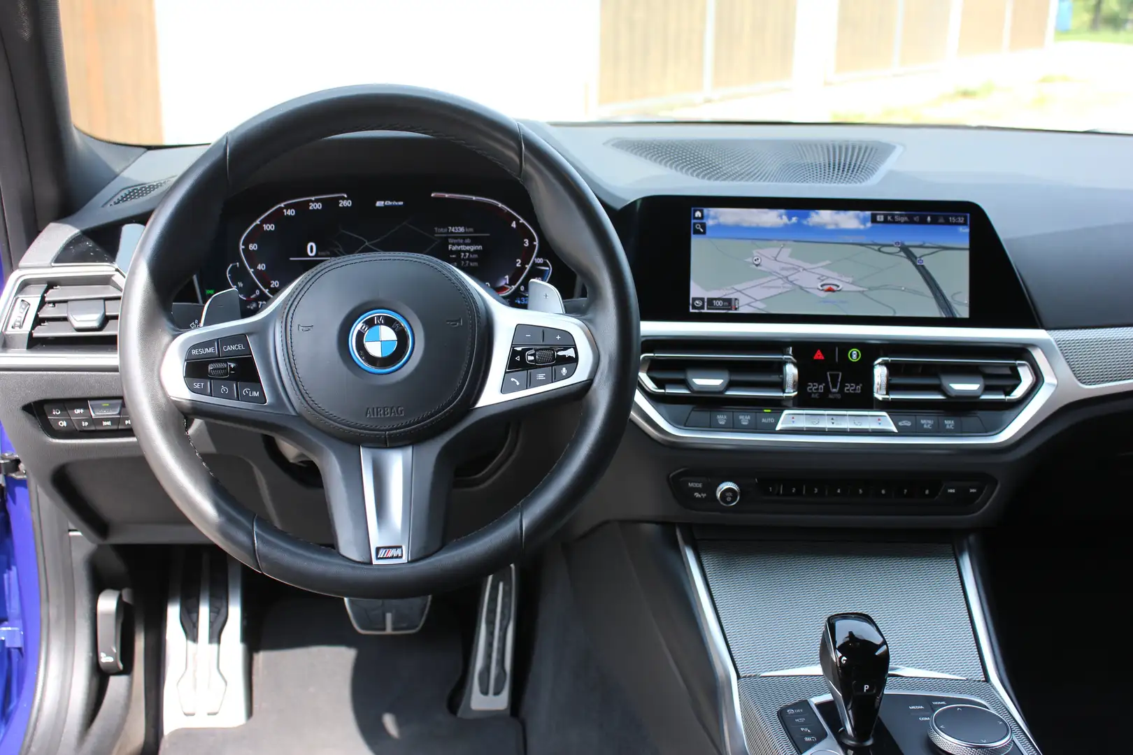 BMW 330 330e Aut. M Sport RFK HeadUp Laser 1.Hand Blau - 2