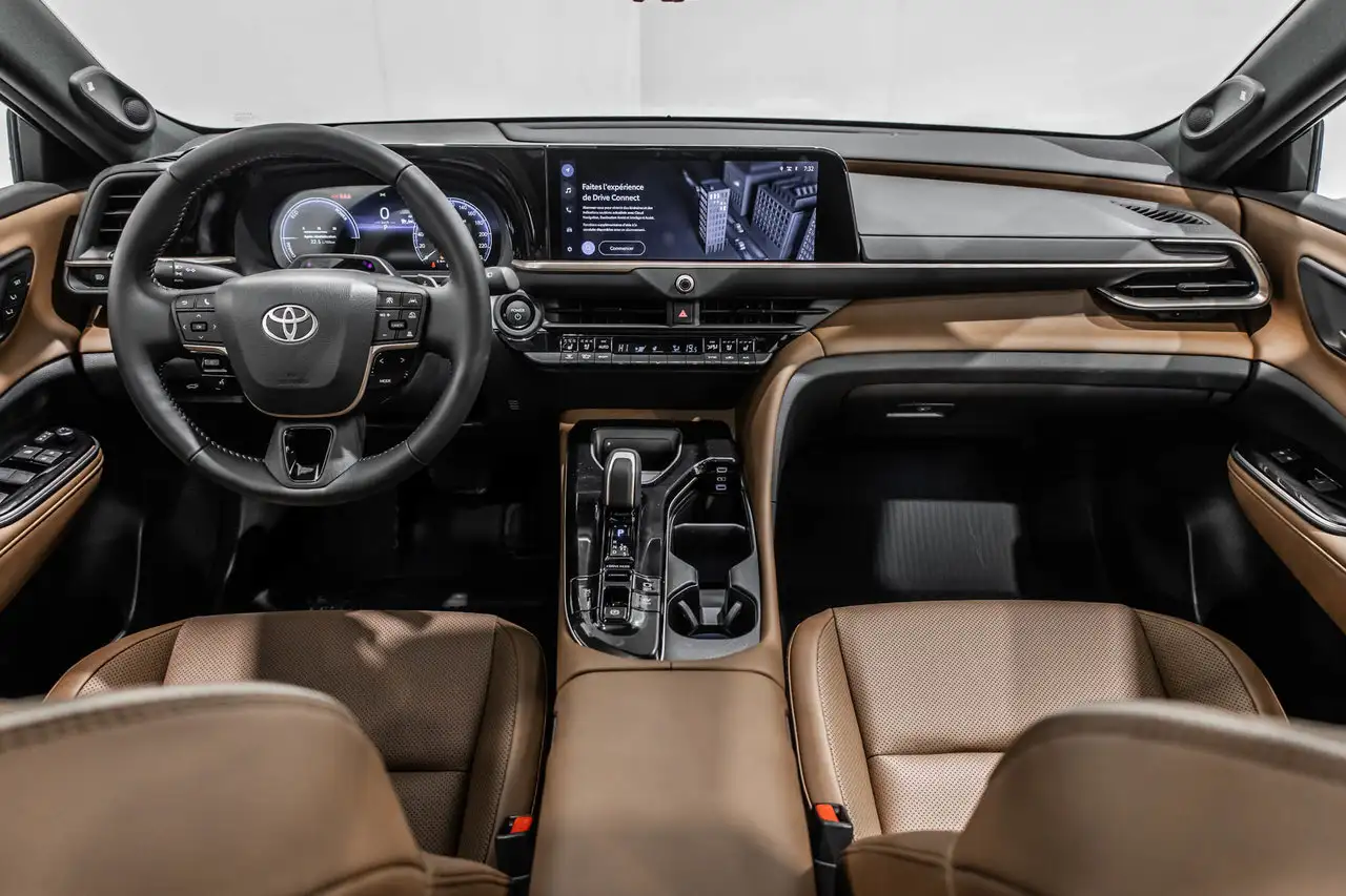 Toyota Crown снимка Toyota Crown