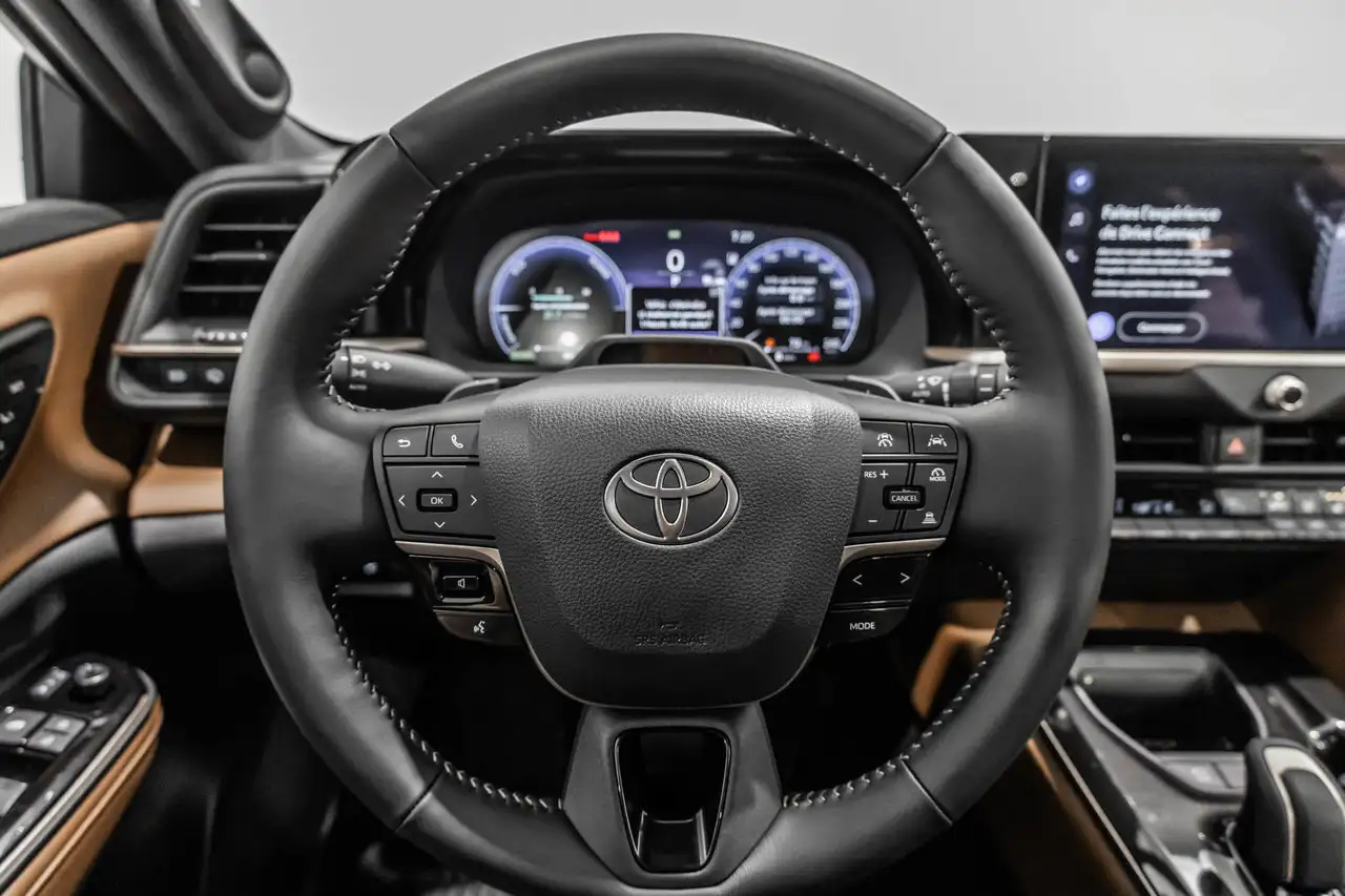 Toyota Crown снимка Toyota Crown