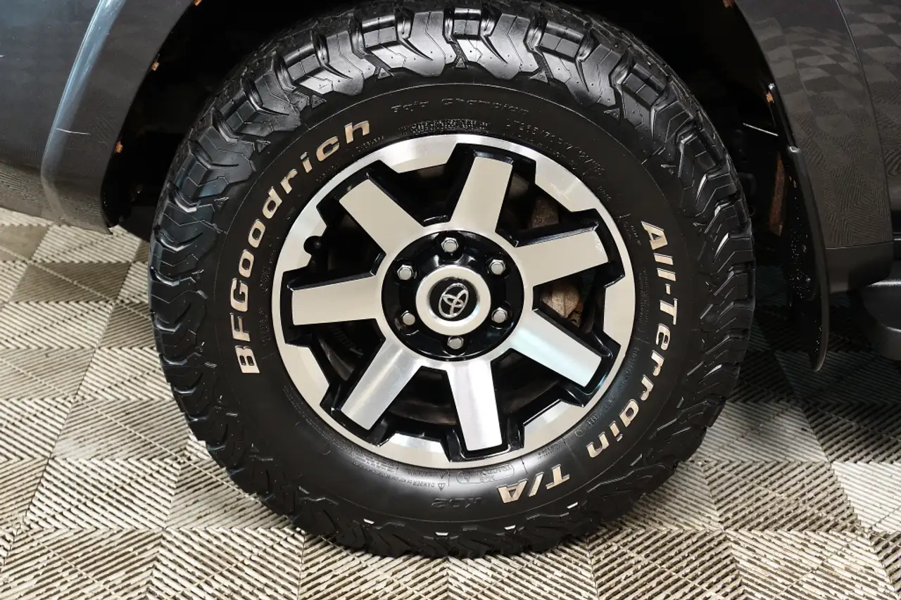 Toyota 4-Runner снимка Toyota 4-Runner