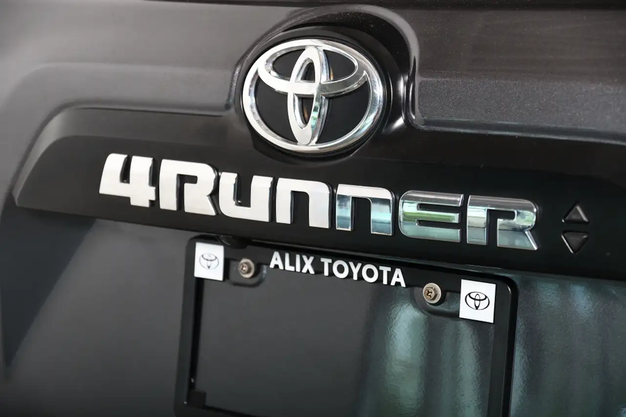 Toyota 4-Runner снимка Toyota 4-Runner