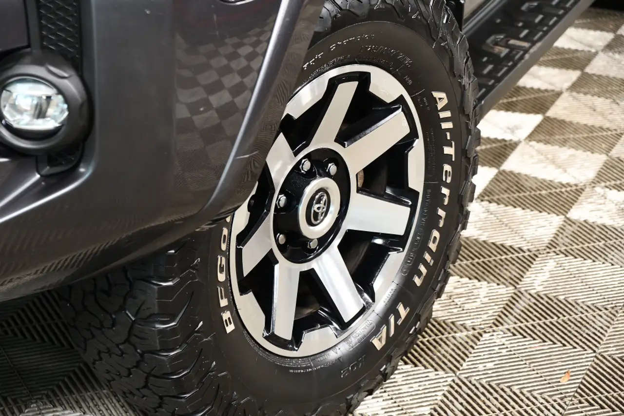 Toyota 4-Runner снимка Toyota 4-Runner