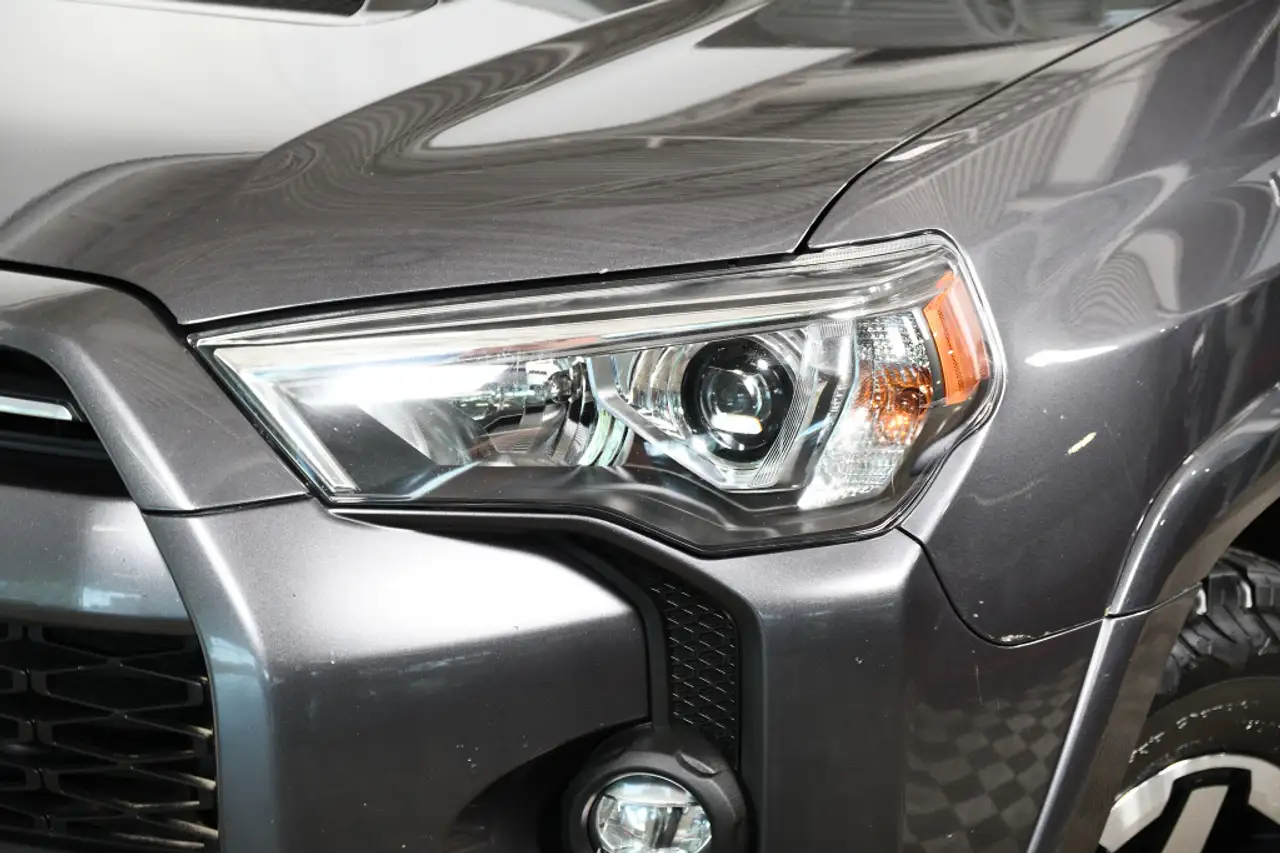 Toyota 4-Runner снимка Toyota 4-Runner