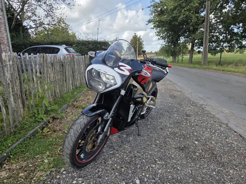 Aprilia RSV 1000 Tuono R - foto 2