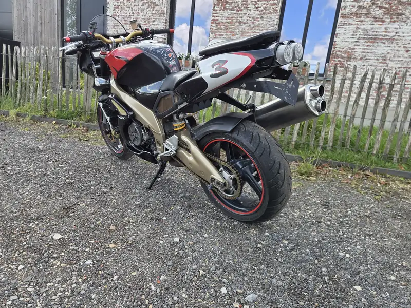 Aprilia RSV 1000 Tuono R - foto 3