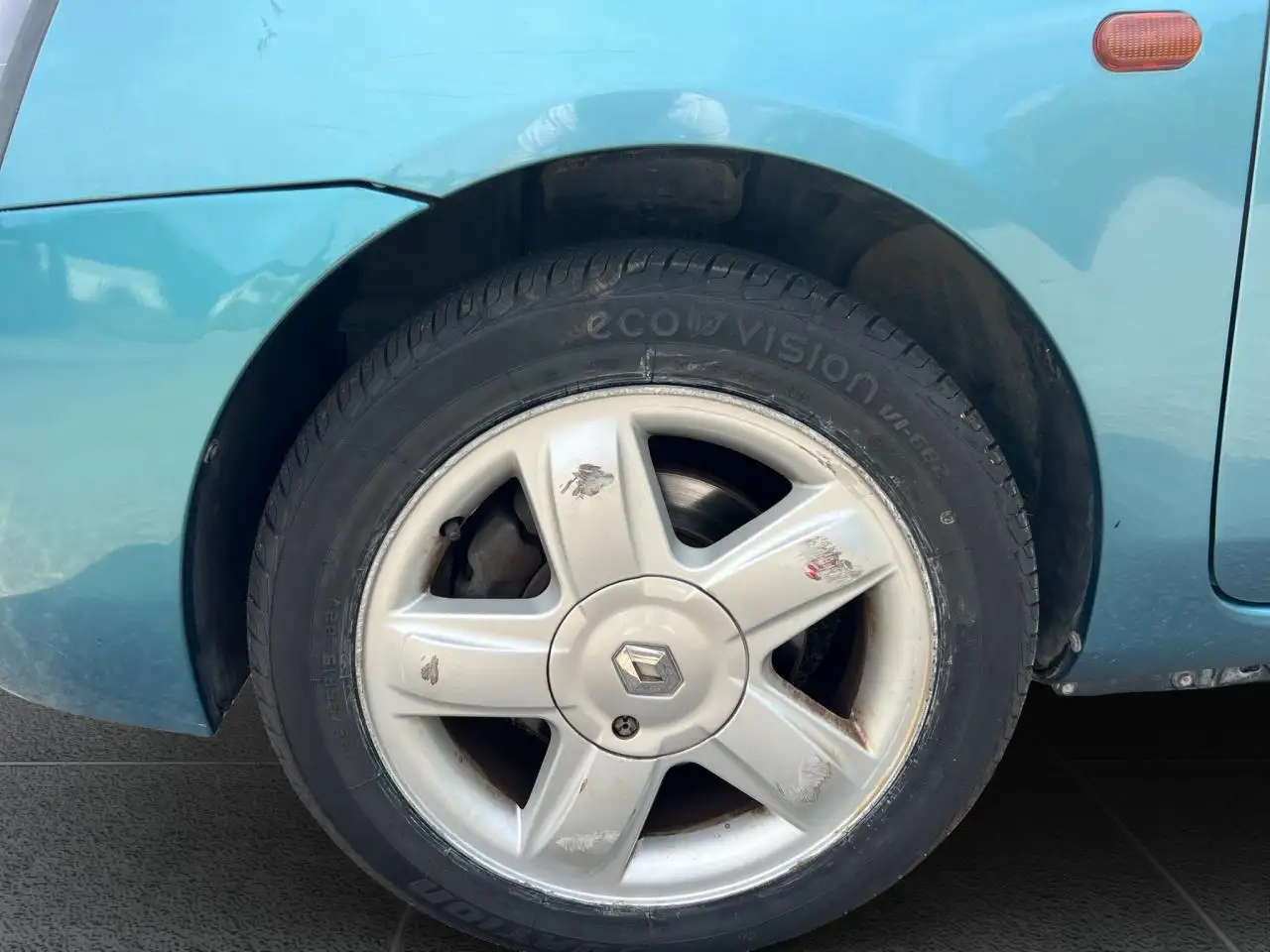 Renault Clio Citadine 3 portes — photo 19