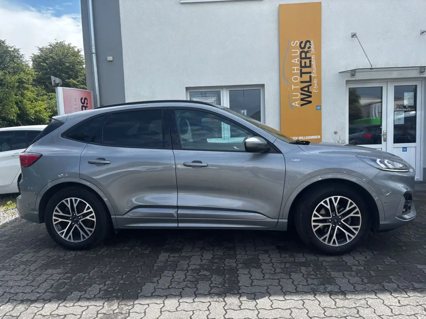 Ford Kuga ST-Line = Automatik - Spurhalte -ParkAssist Silber - 2