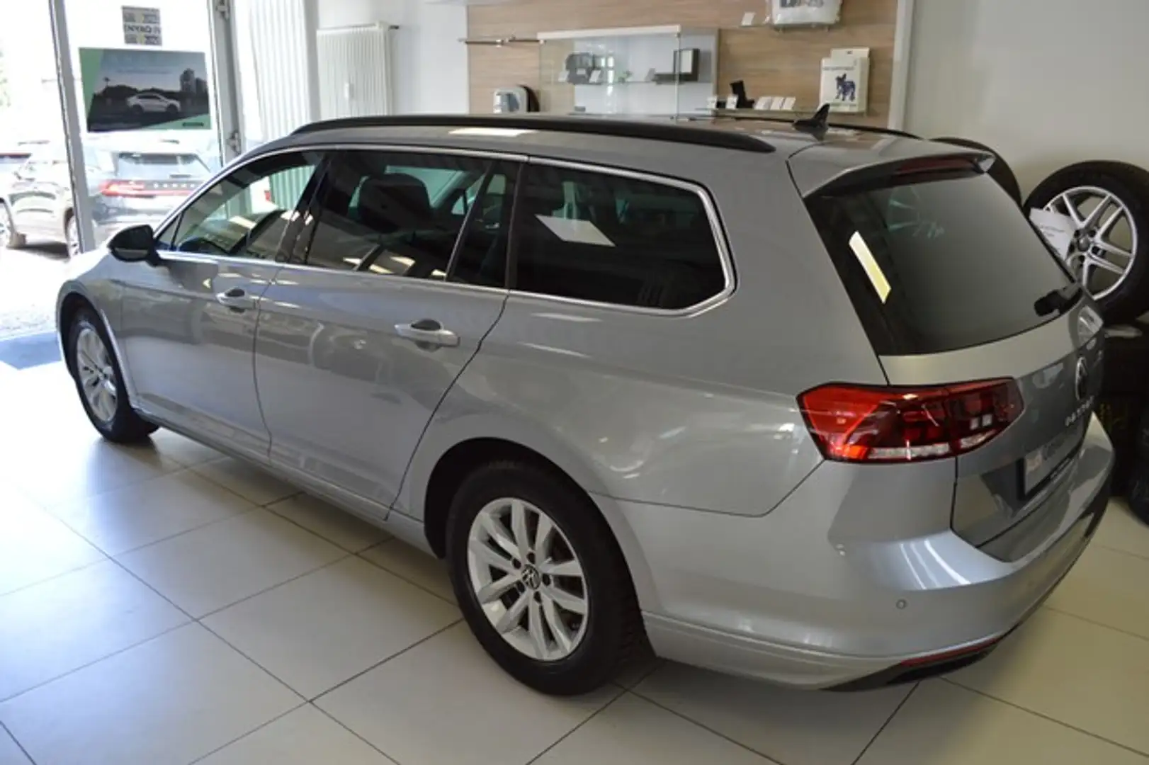 Volkswagen Passat Variant Business 1.5 TSI DSG LED Navi Anhängervorrichtung Grau - 2