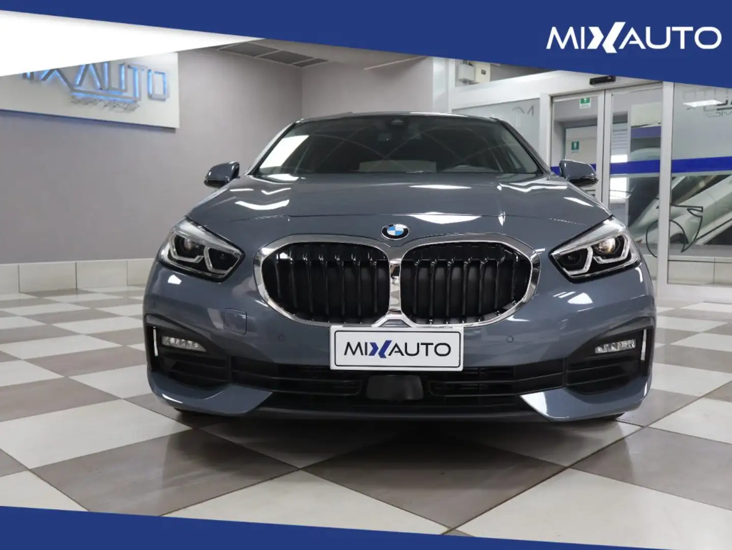 BMW 120 d xDrive 5 Porte Business Advantage AUT EU6D Szürke - 2