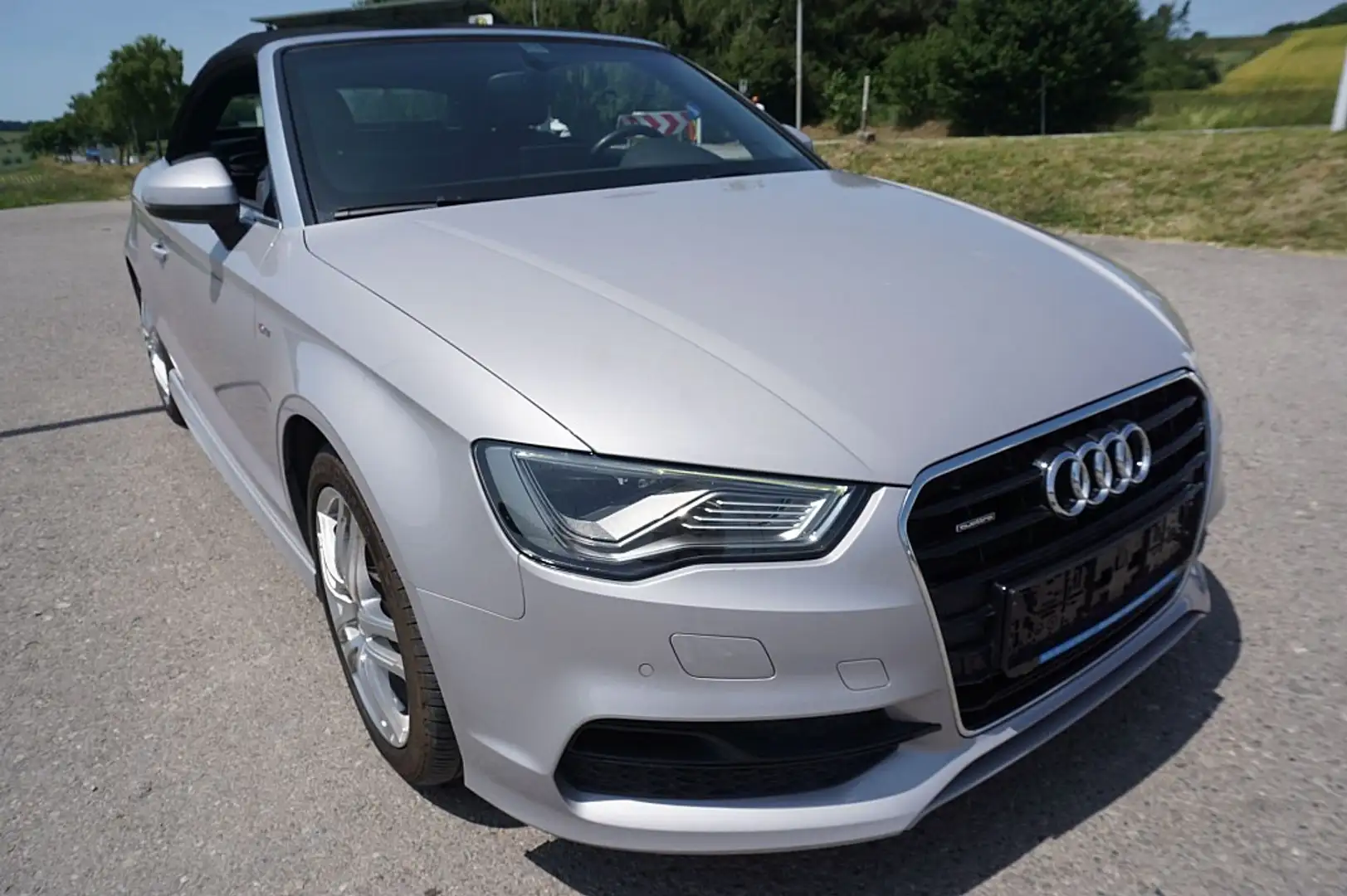 Audi A3 Cabriolet 2,0 TDI quattro Intense S-Line Grau - 2