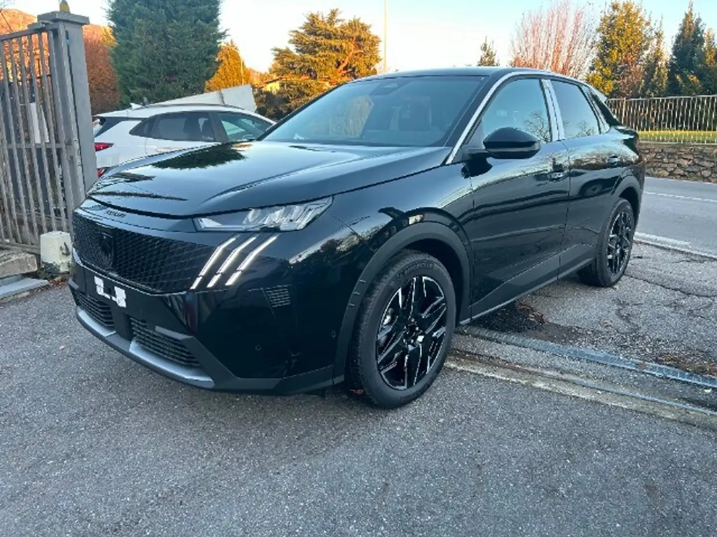 Peugeot 3008 3008 Hybrid 136 e-DCS6 Allure Nero - 2